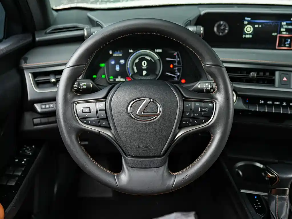 Lexus UX 2021 — фото 19