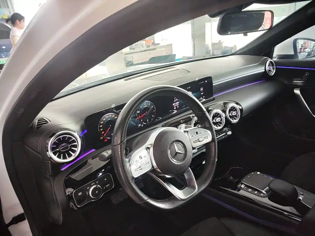 Mercedes-Benz A-Class 2021 — фото 10