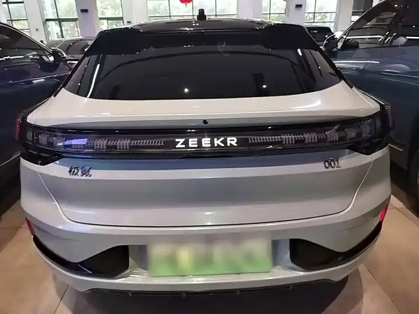 Zeekr 001 2022