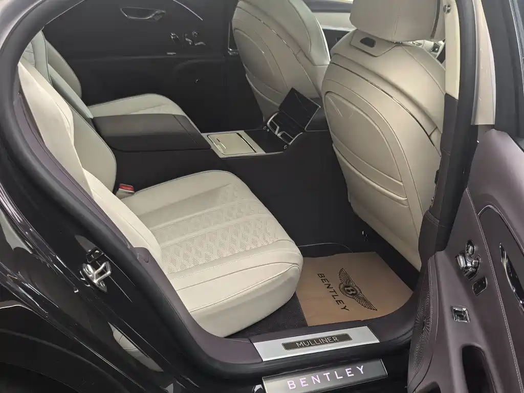 Bentley Flying Spur — фото 11