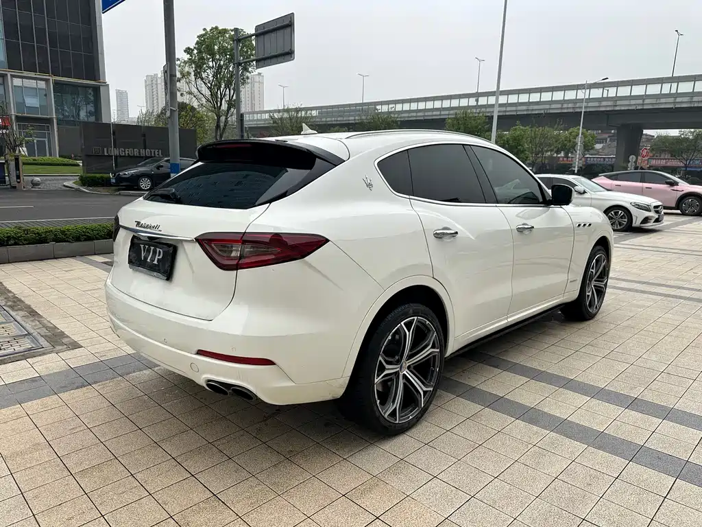 Maserati Levante 2018 — фото 13