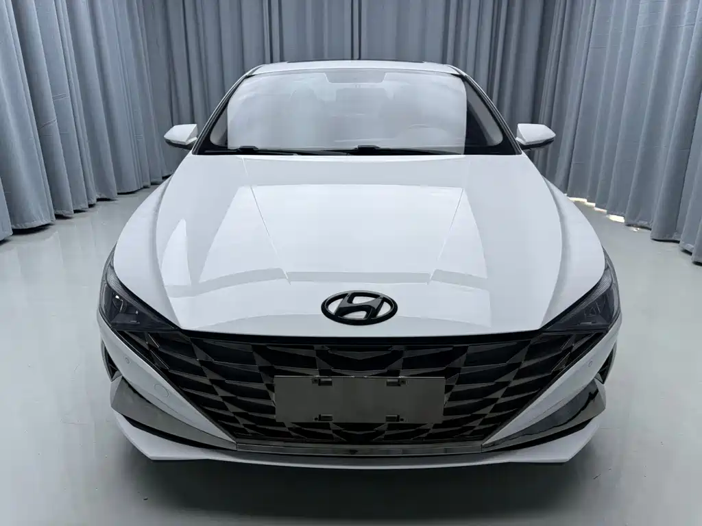Hyundai Elantra 2022 — фото 2