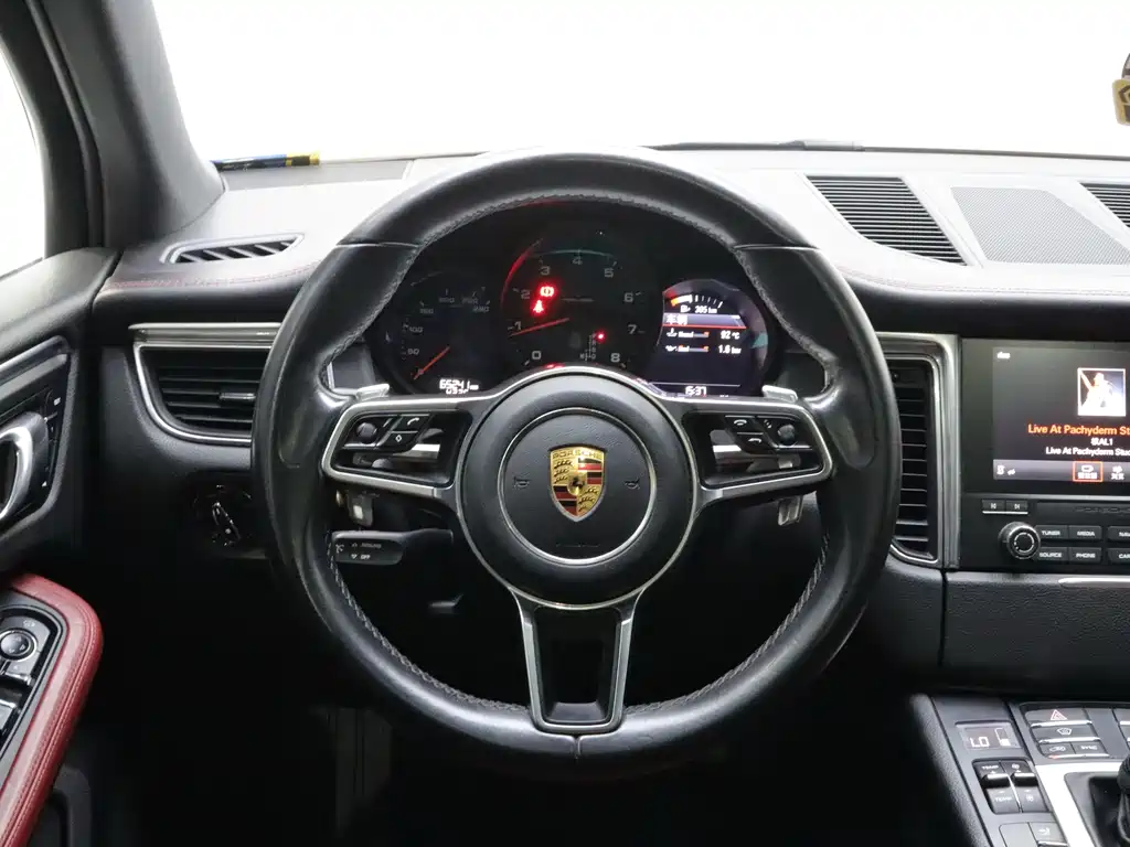 Porsche Macan 2017 — фото 19