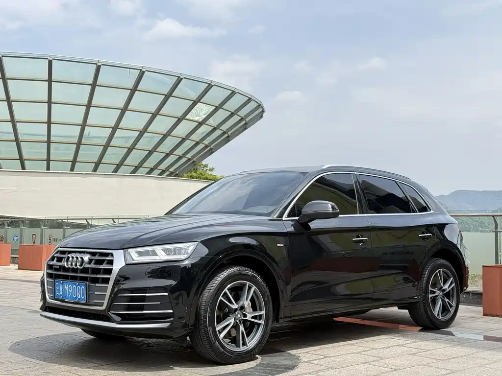 Audi Q5L 2021 — фото 1