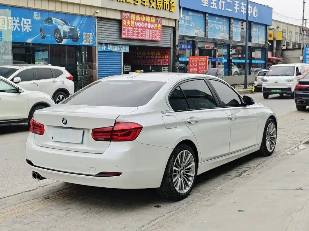 BMW 3 Series 2019 — фото 12