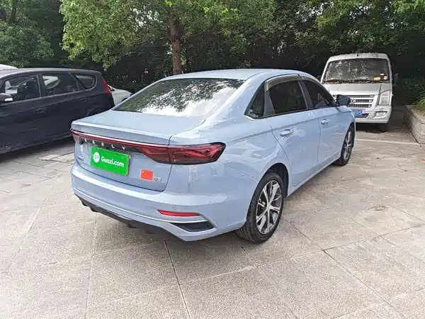 Geely Emgrand 2024