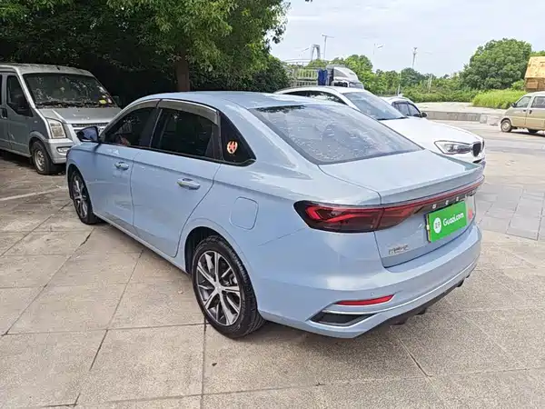 Geely Emgrand 2024