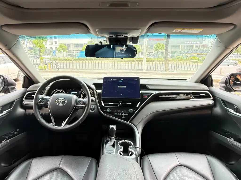 Toyota Camry 2023 — фото 7
