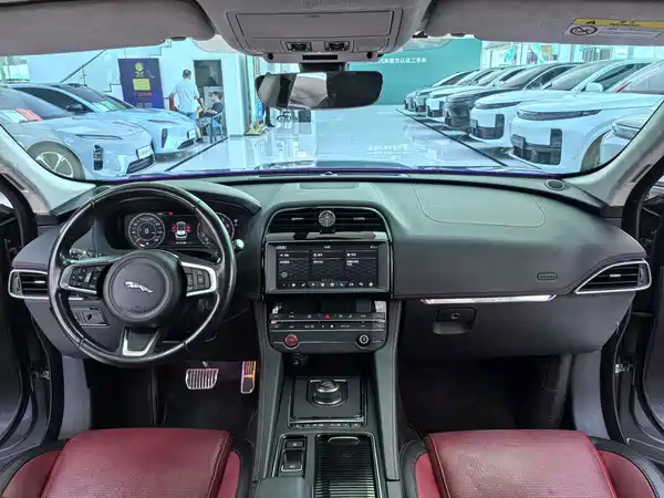 Jaguar F-PACE 2019