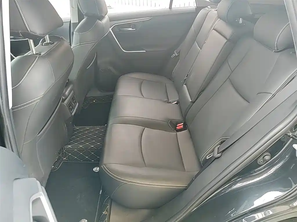 Toyota RAV4 2022 — фото 17