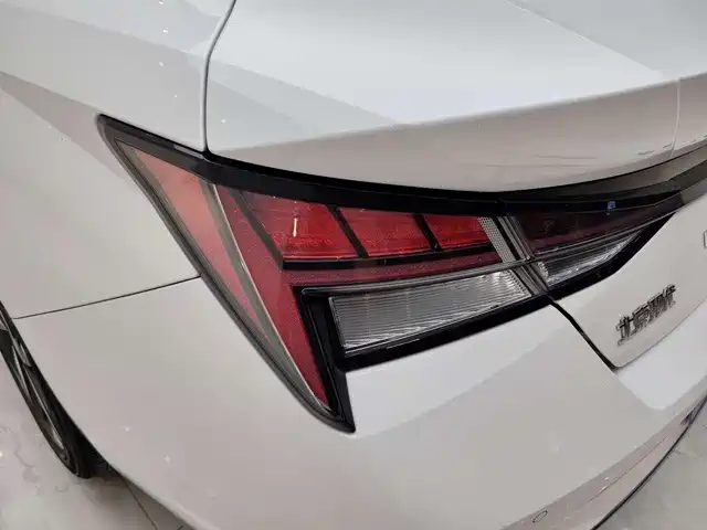 Hyundai Elantra 2020 — фото 14