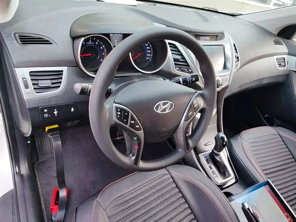 Hyundai Elantra Langdong 2016 — фото 10