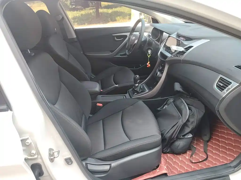 Hyundai Elantra 2016 — фото 25