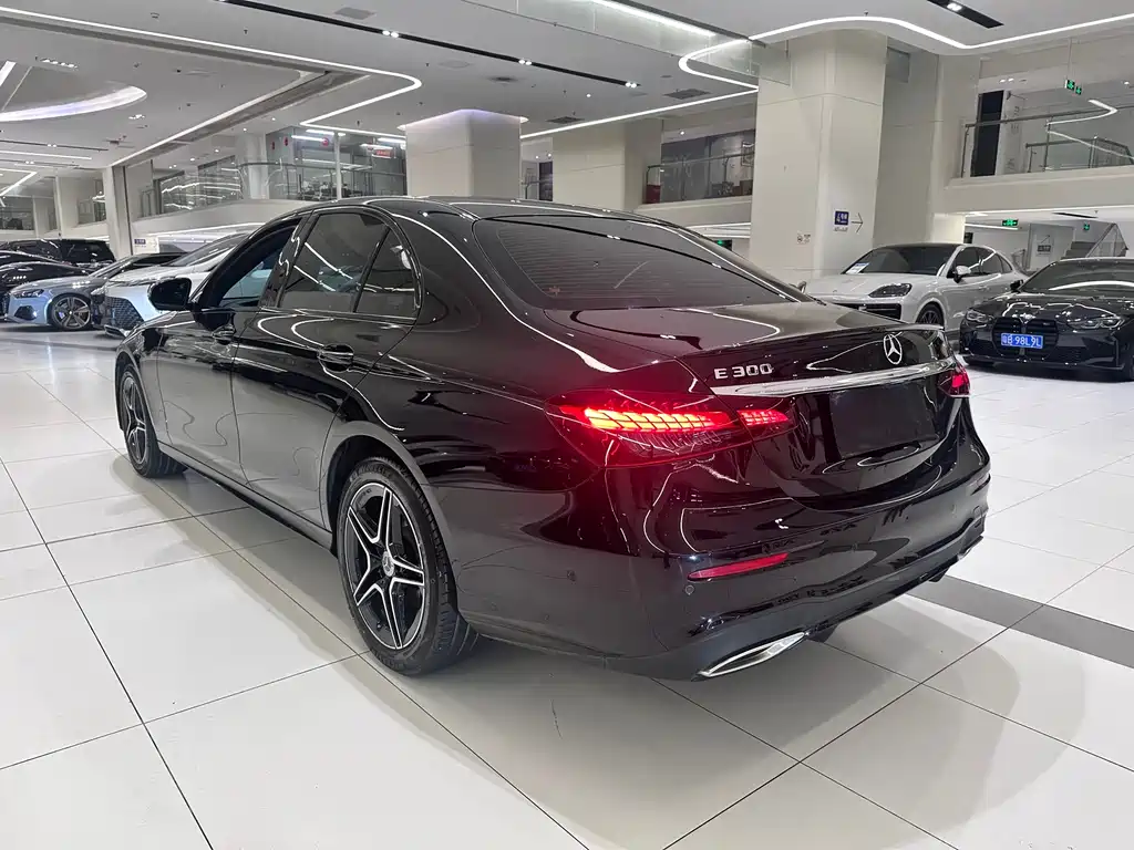 Mercedes-Benz E-Class 2023 — фото 15