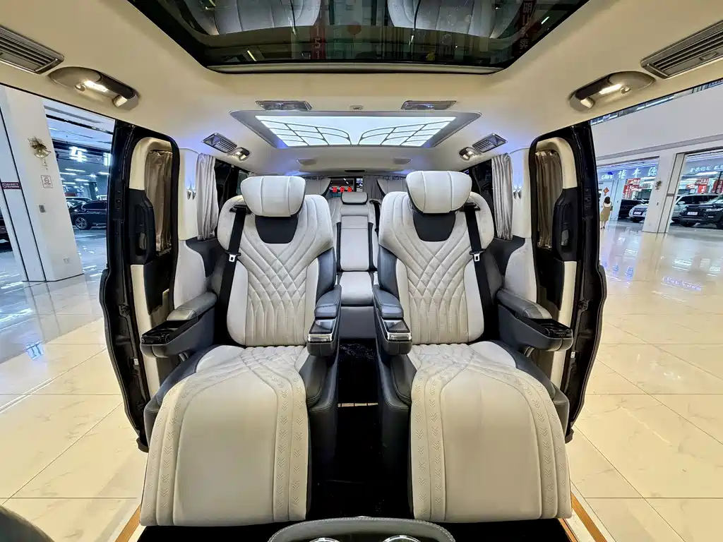 Mercedes-Benz V-Class 2021 — фото 14