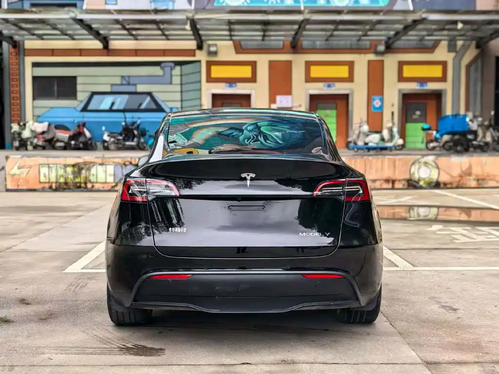 Tesla Model Y 2023 — фото 8