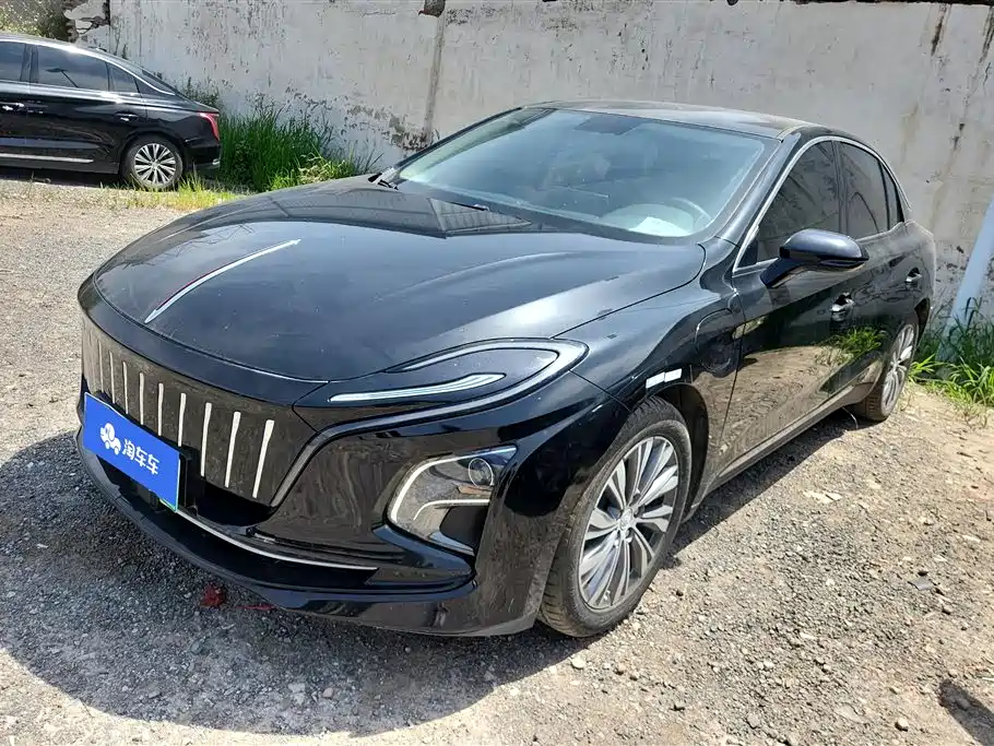 Hongqi E-QM5 2023