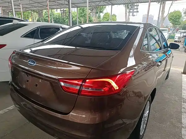 Ford Escort 2015