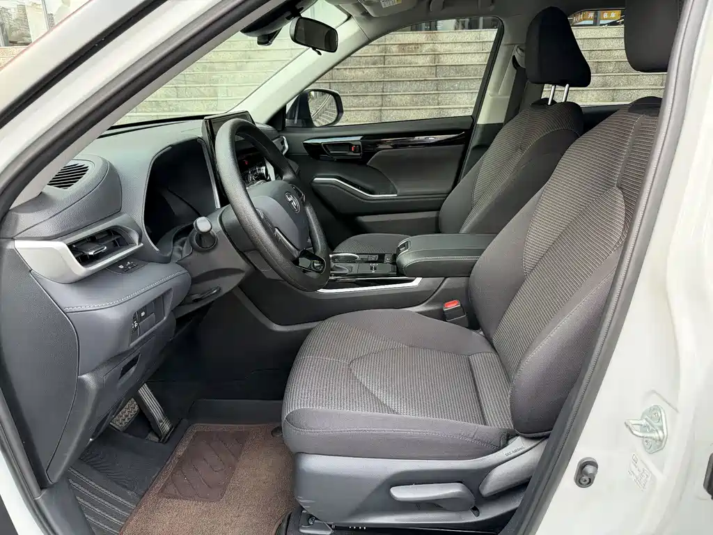 Toyota Highlander 2025 — фото 12