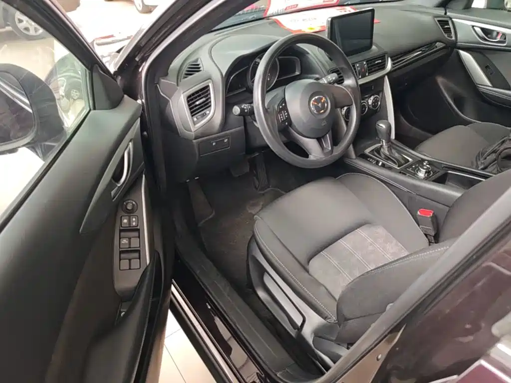 Mazda CX-4 2017 — фото 16