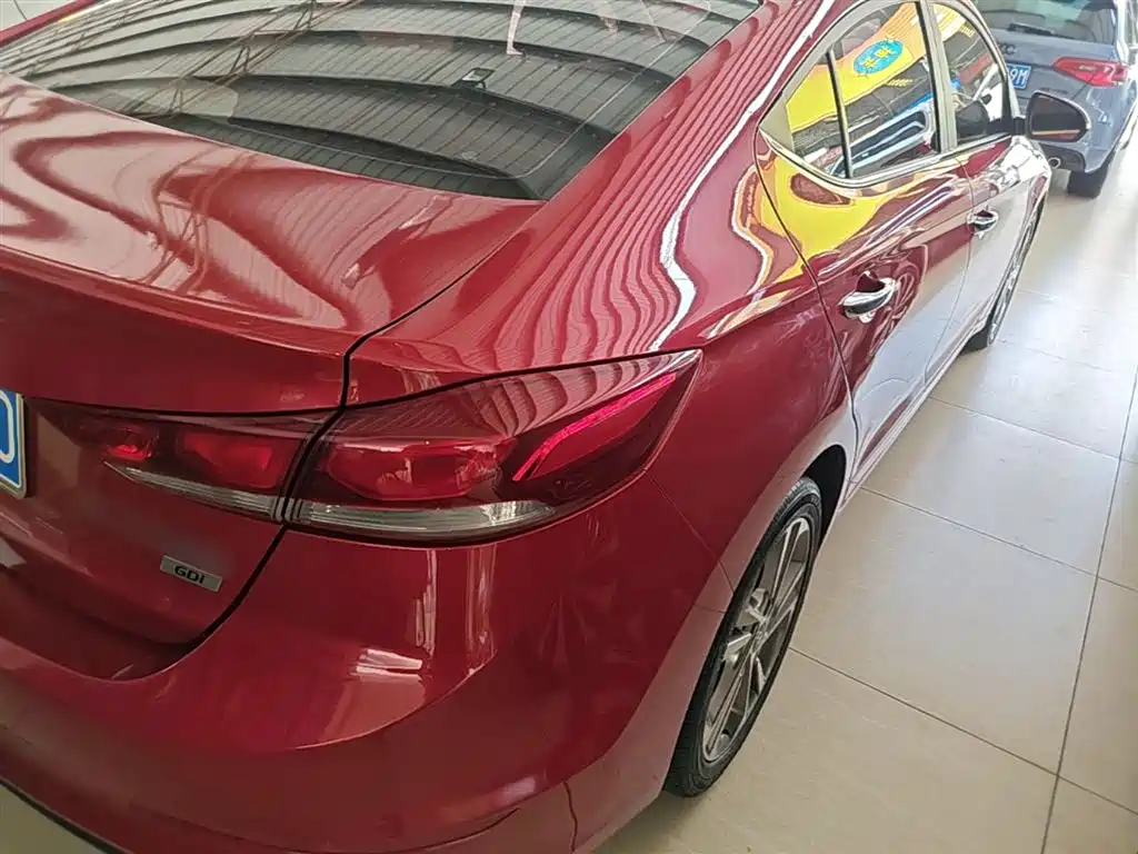 Hyundai Elantra 2019 — фото 8