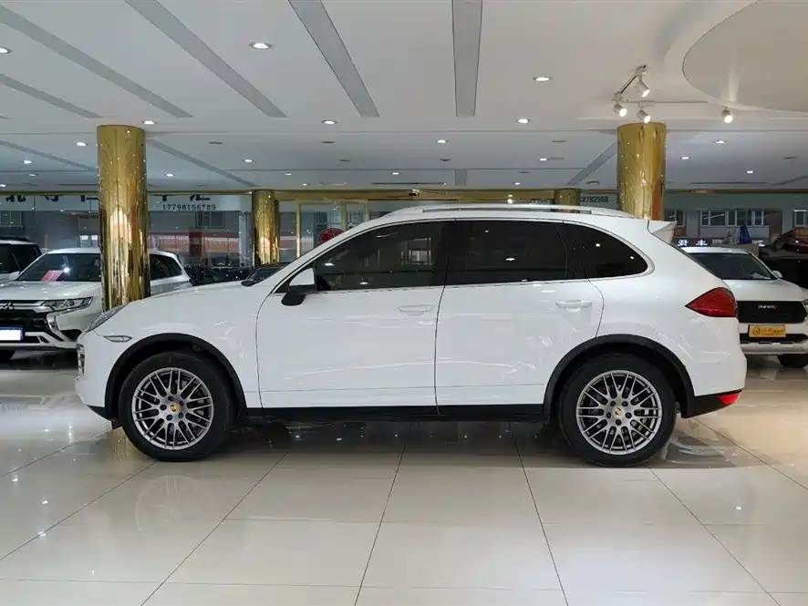 Porsche Cayenne 2015 — фото 11