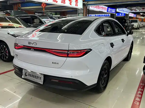 BYD Seal 05 DM-i 2025
