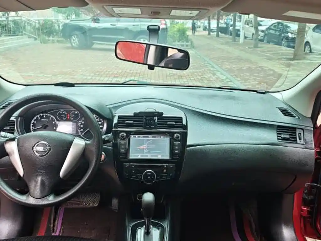 Nissan Tiida 2014