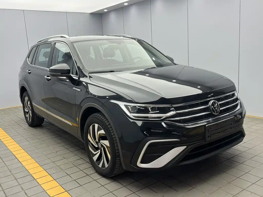 Volkswagen Tiguan L 2023 — фото 3