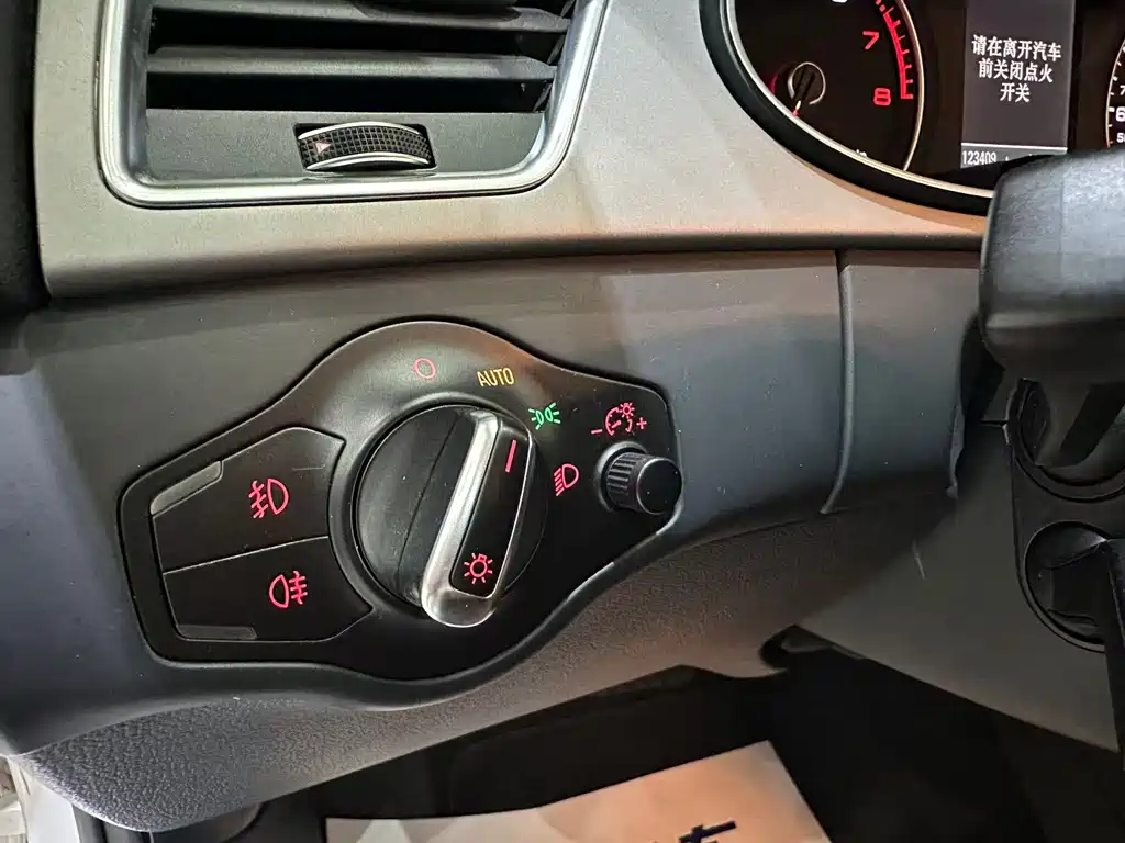 Audi A4L 2016