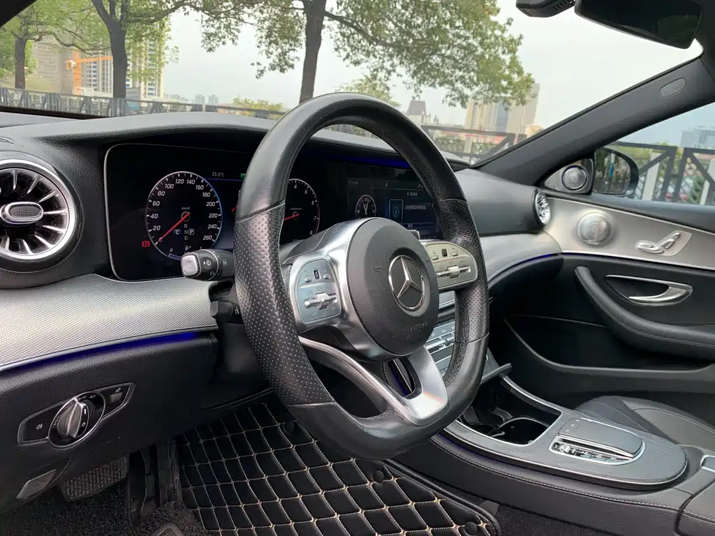 Mercedes-Benz E-Class 2020 — фото 17