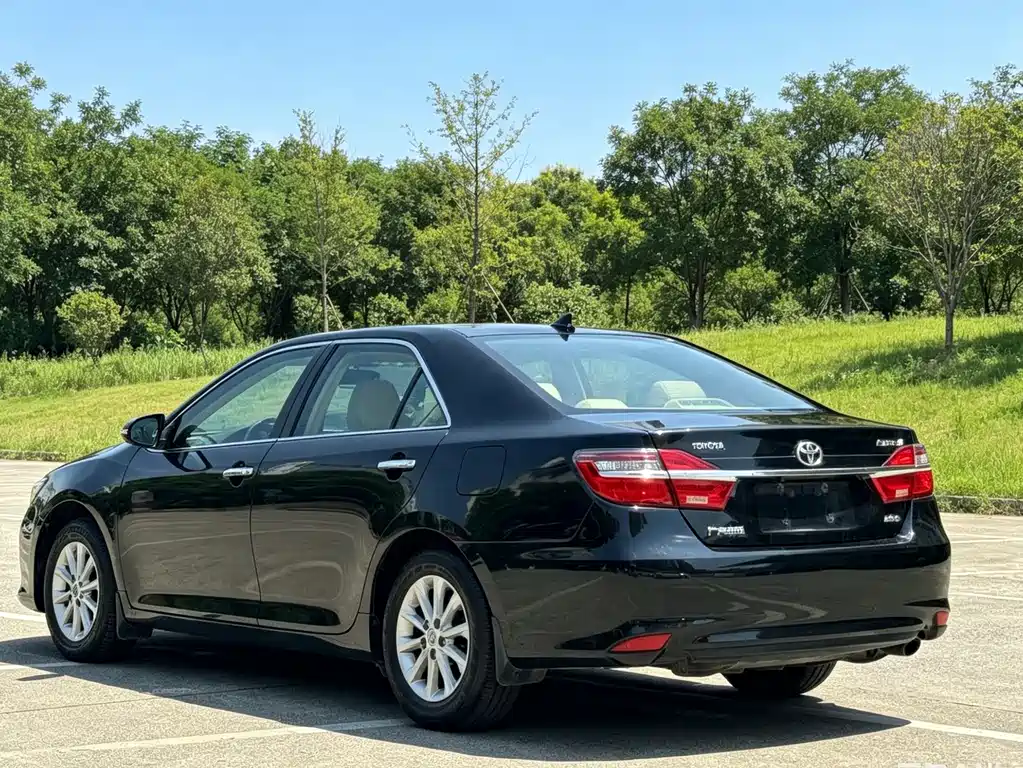 Toyota Camry 2015 — фото 4