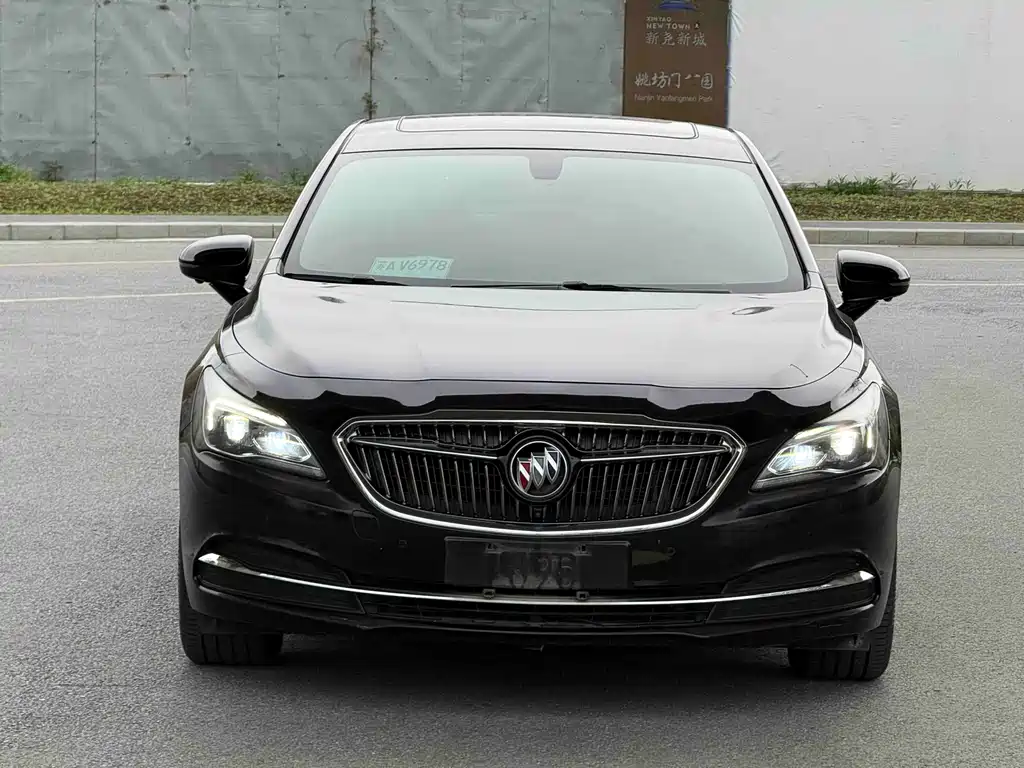 Buick LaCrosse 2019 — фото 1