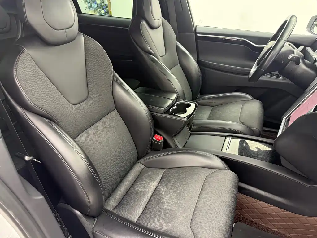 Tesla Model X 2018 — фото 11