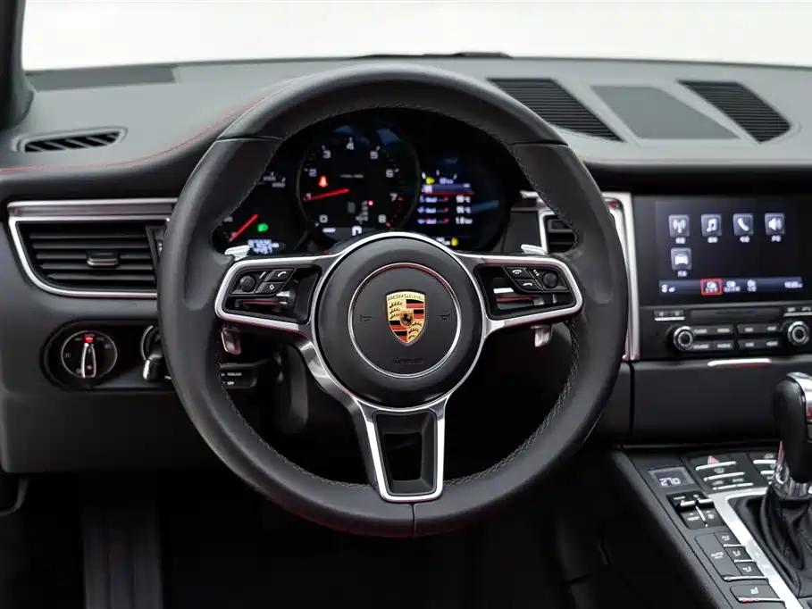 Porsche Macan 2018 — фото 11