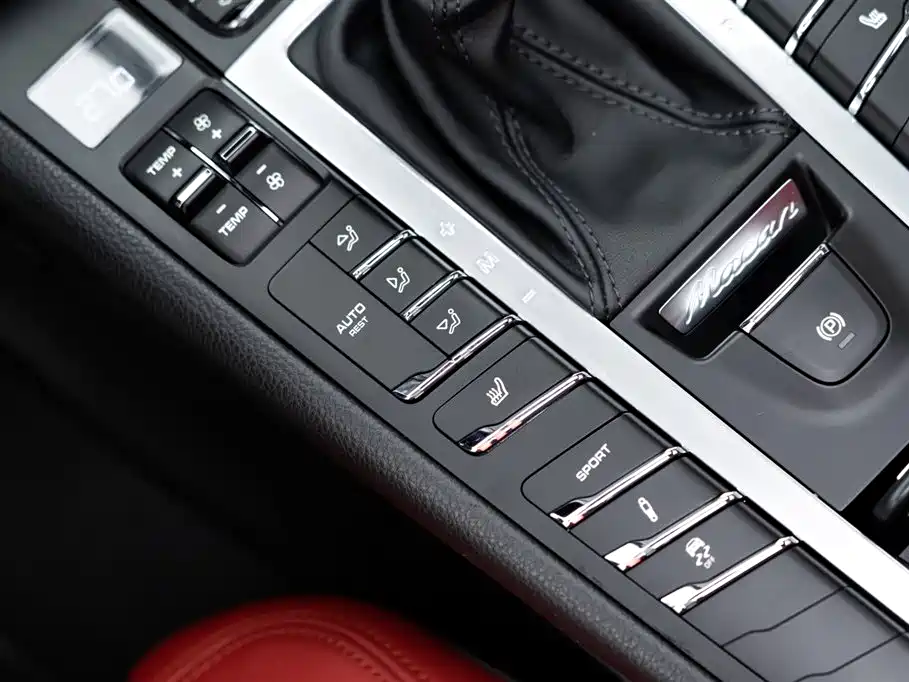 Porsche Macan 2018 — фото 16