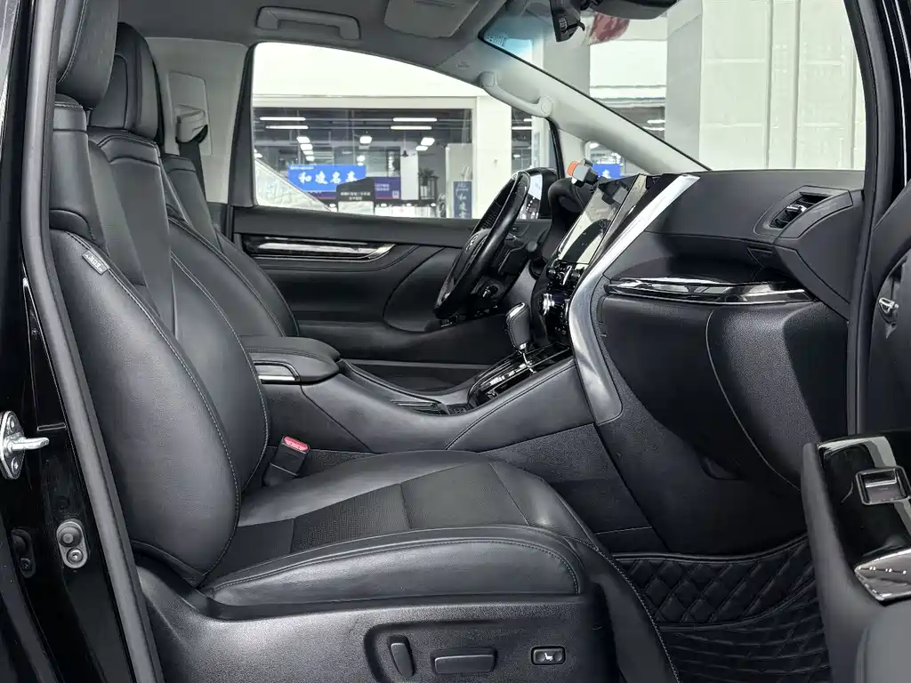 Toyota Vellfire 2022 — фото 10