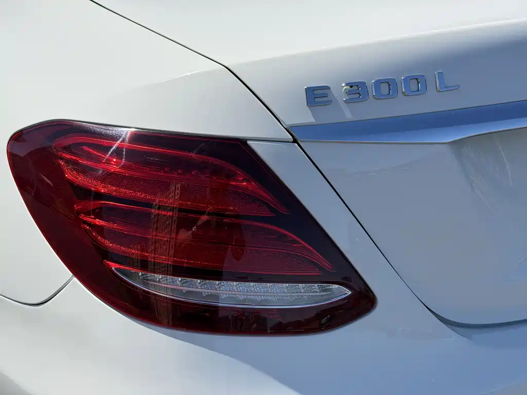 Mercedes-Benz E-Class 2020 — фото 19