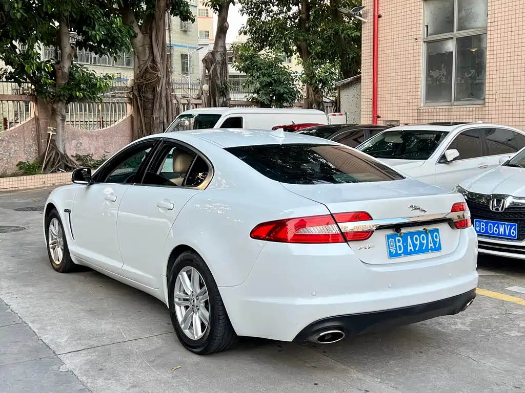 Jaguar XF 2014 — фото 3