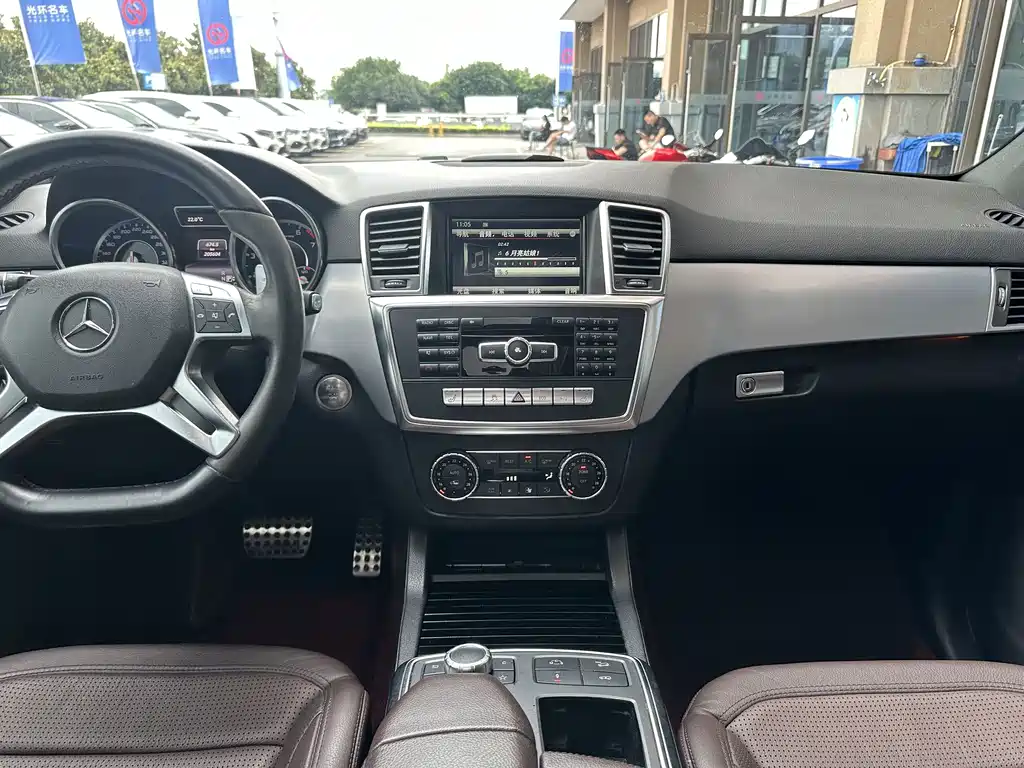 Mercedes-Benz M-Class AMG 2014 — фото 18