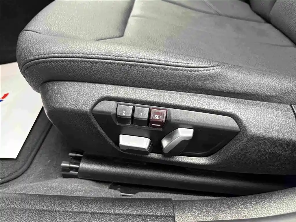 BMW 3 Series 2017 — фото 13