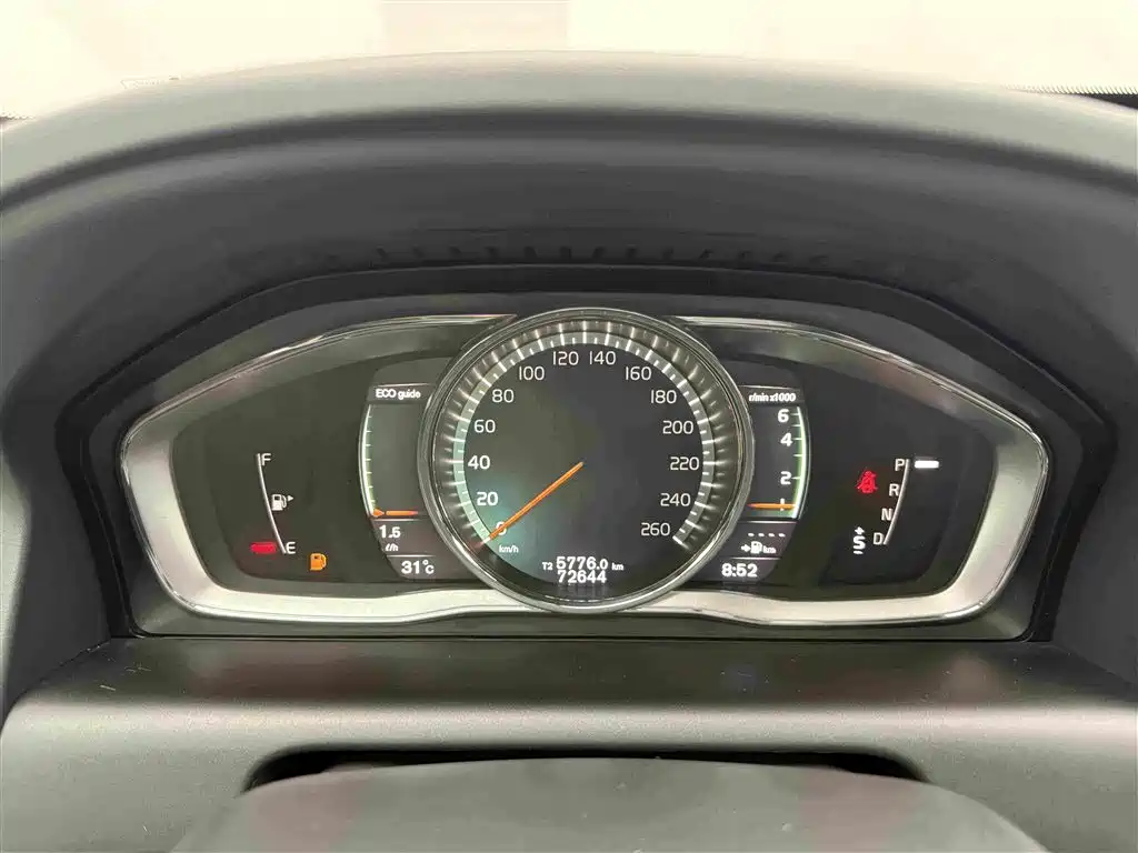 Volvo XC60 2017 — фото 17