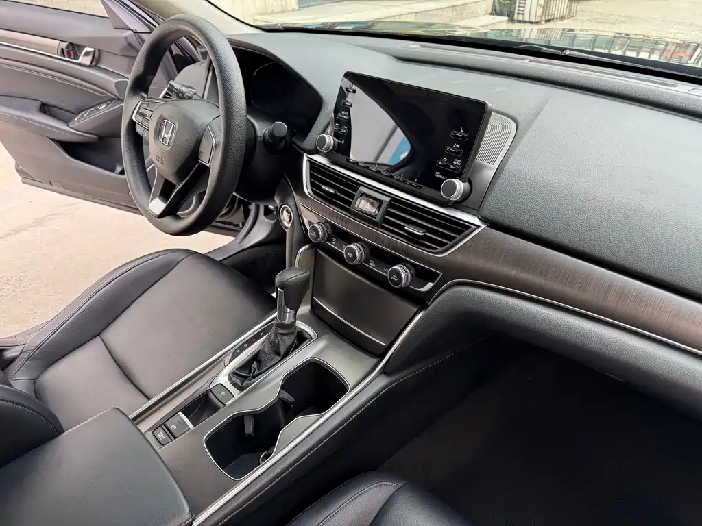 Honda Accord 2018 — фото 9