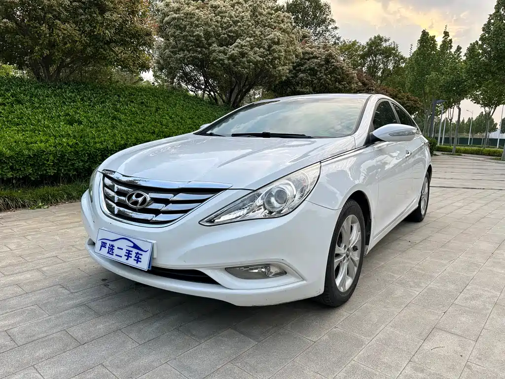 Hyundai Sonata 2012 — фото 1