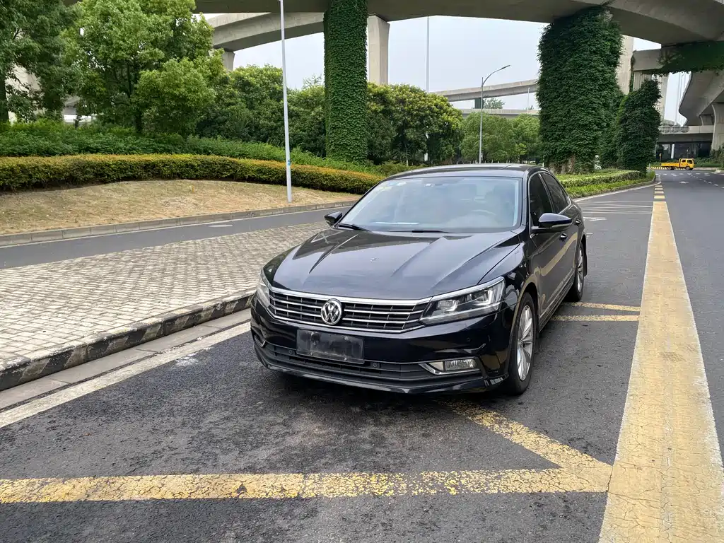 Volkswagen Passat 2018 — фото 1