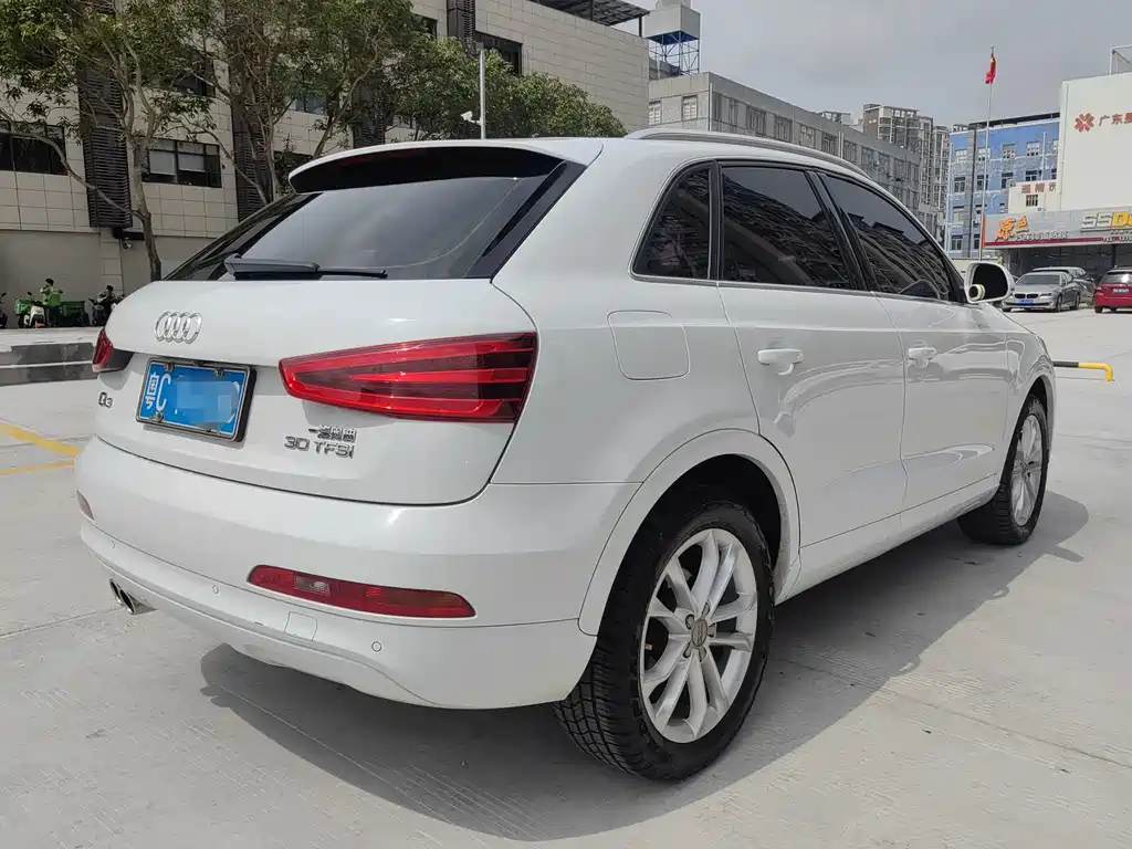 Audi Q3 2016 — фото 12