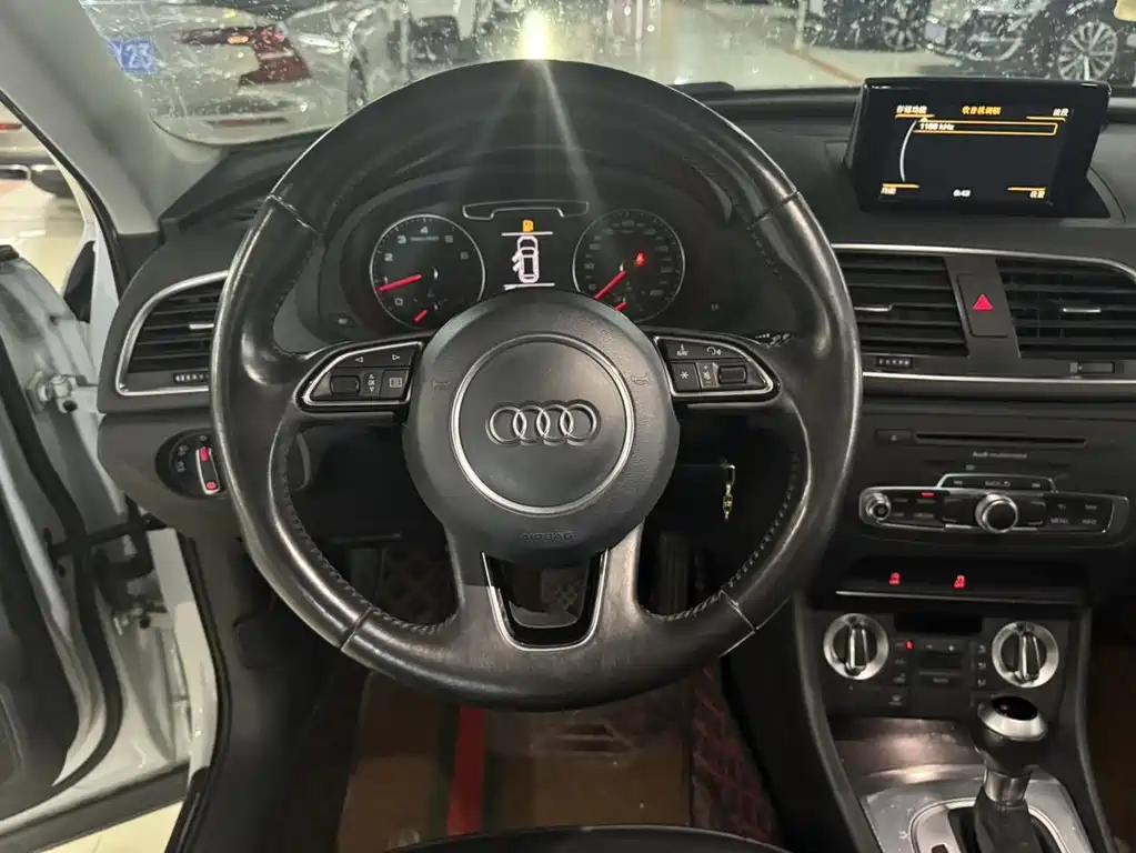 Audi Q3 2015 — фото 9
