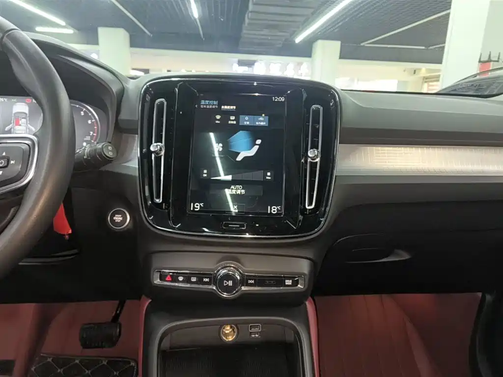 Volvo XC40 2021 — фото 13
