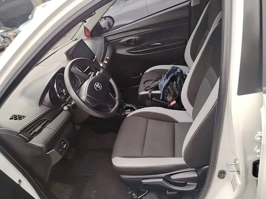 Toyota Yaris L 2021 — фото 15