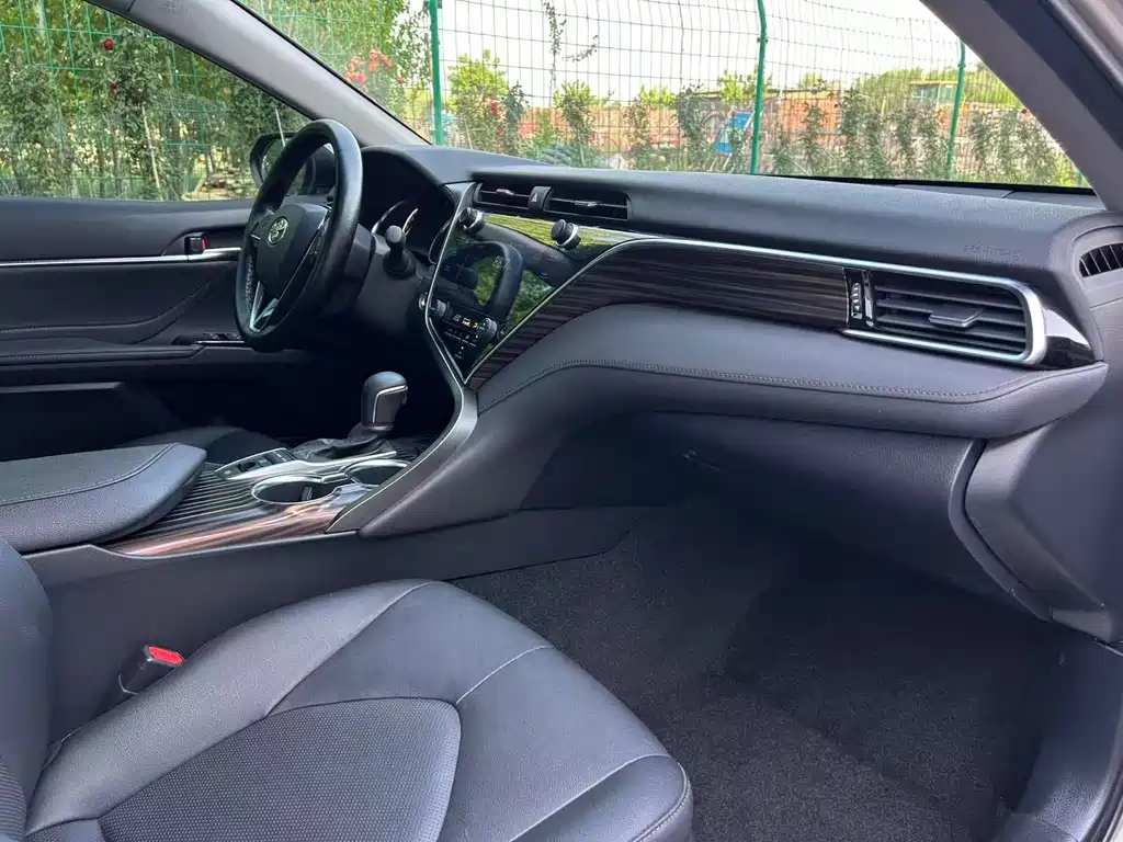 Toyota Camry 2020 — фото 4